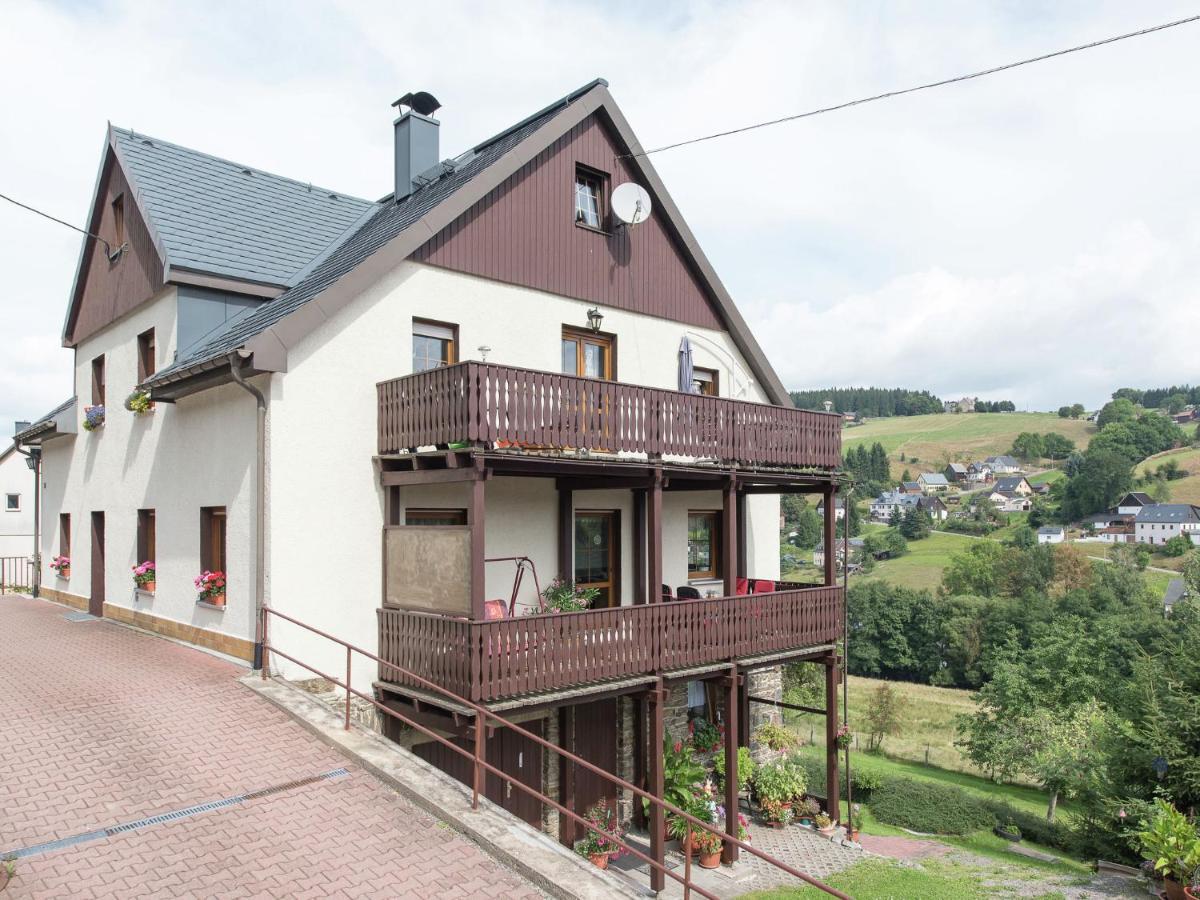 Cozy Apartment In Ore Mountains With Balcony Breitenbrunn  Bilik gambar