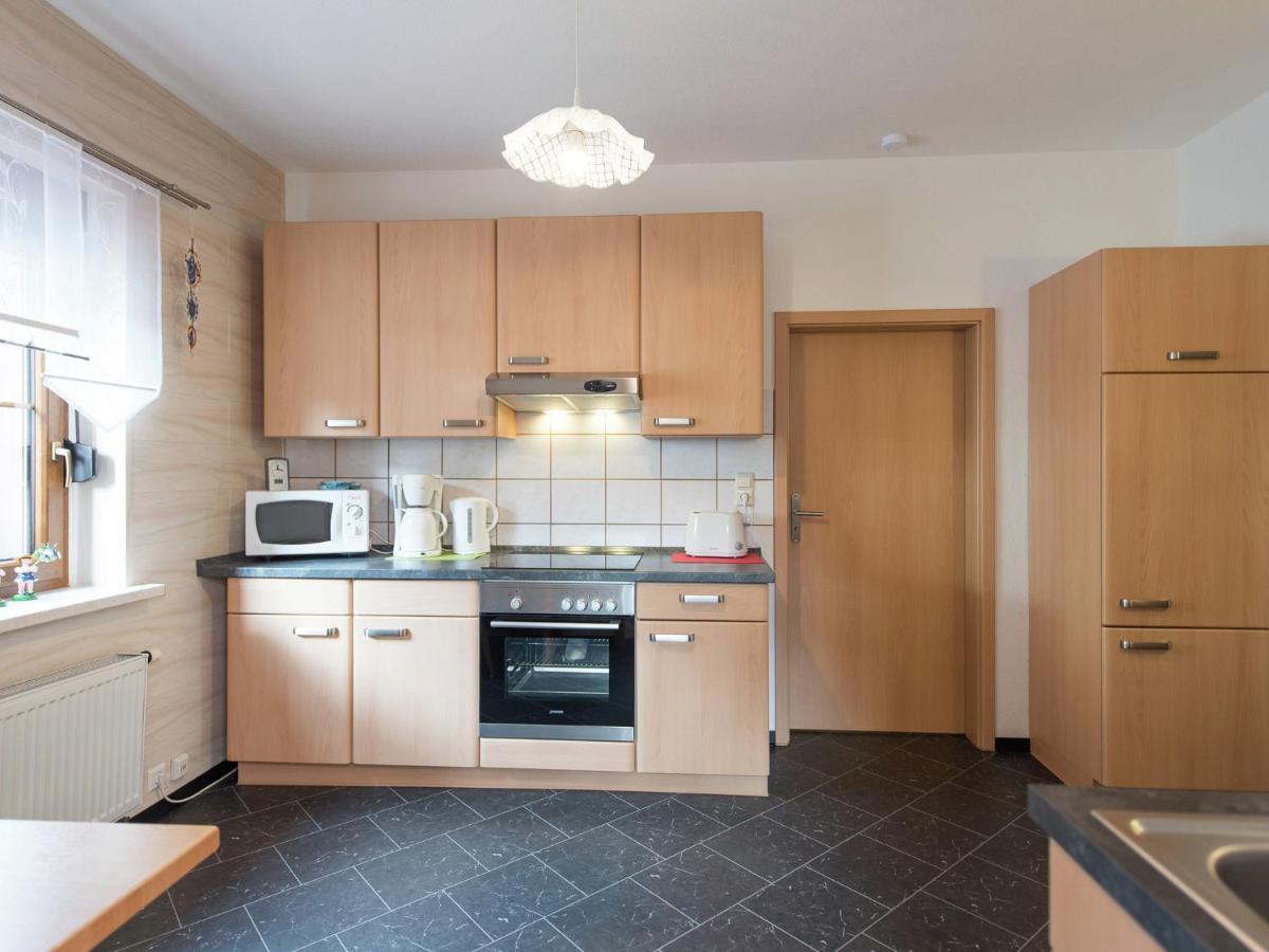 Cozy Apartment In Ore Mountains With Balcony Breitenbrunn  Bilik gambar
