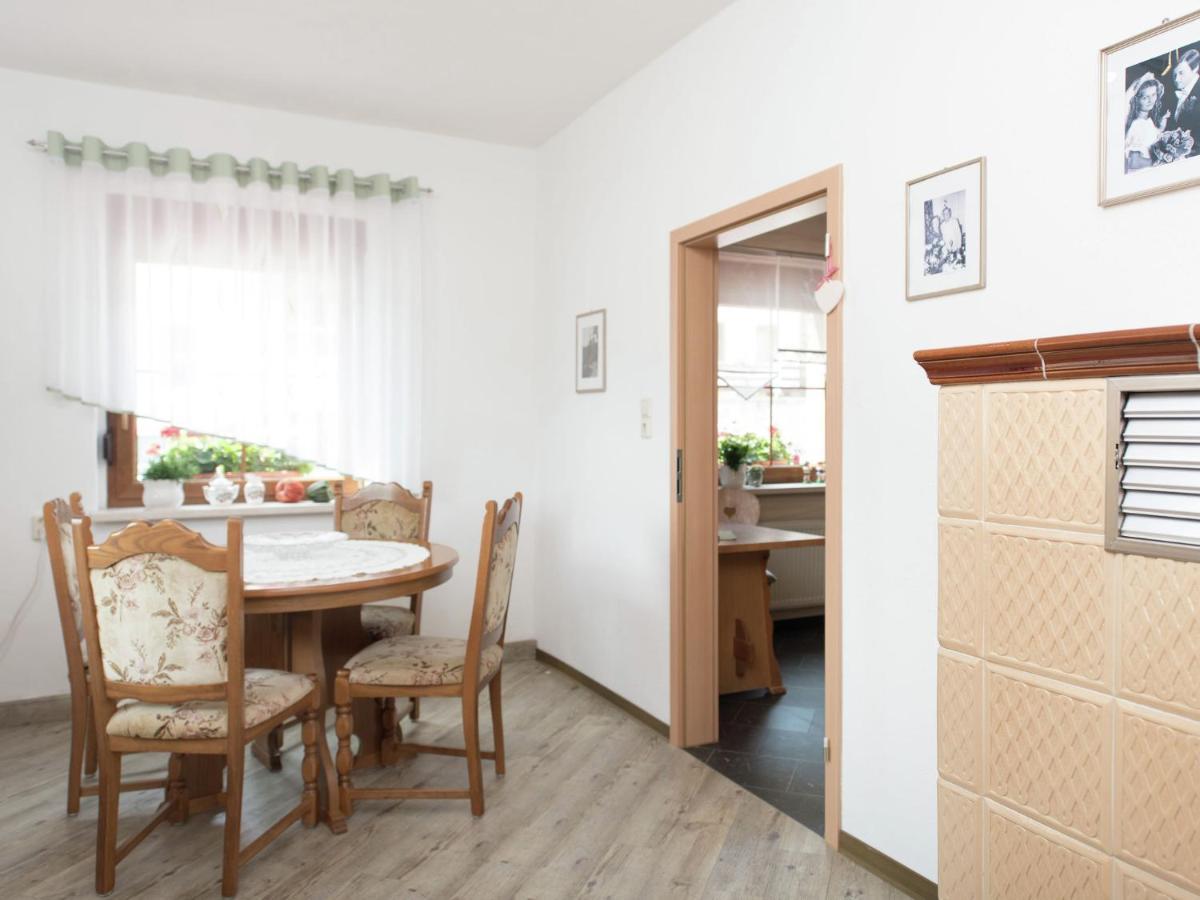 Cozy Apartment In Ore Mountains With Balcony Breitenbrunn  Bilik gambar