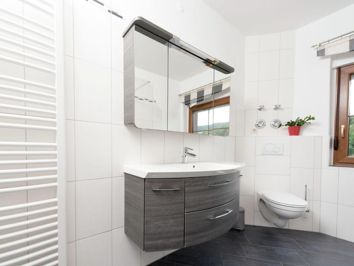 Cozy Apartment In Ore Mountains With Balcony Breitenbrunn  Bilik gambar